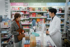 봄밤 정해인, 연하남→싱글대디 약사…기대만큼 새롭다