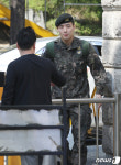 충성! 강하늘, 밝은 미소 속 현역 만기 제대 좋은 모습(종합)