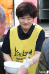 배식봉사 참여하는 강은희 교육감