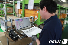 [르포]먼지 자욱하던 3D 작업장→해외 바이어도 감탄, 어떻게 가능했나