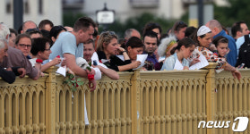 한 손엔 꽃, 한 손엔 아리랑 가사