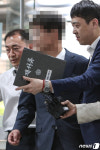 법원 출석하는 삼성전자 재경팀 이 모 부사장