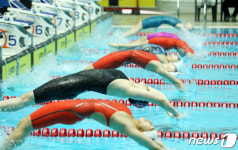 힘찬 출발...동아수영대회 개막