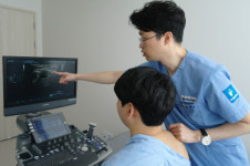 척추관절 나이 젊어지려면 어깨∙무릎 통증 무시하지 말아야