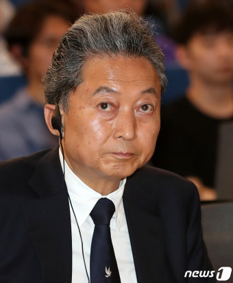 생각에 잠긴 하토야마 유키오