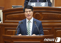 최명철 전주시의원 전주시청, 롯데백화점으로 이전하자
