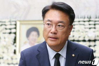 이희호 여사 빈소 찾은 정진석 의원