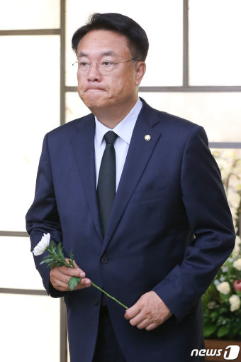 이희호 여사 빈소 조문하는 정진석 의원