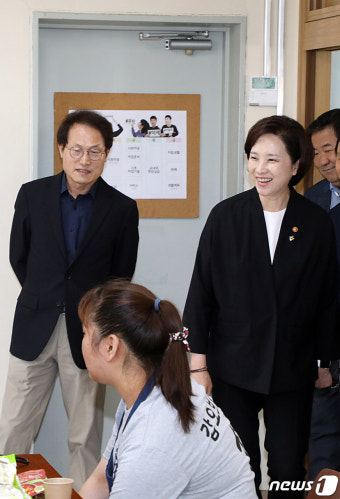 특수학교 찾은 유은혜·조희연