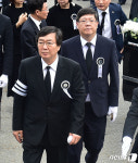 어머니를 떠나보내는 길