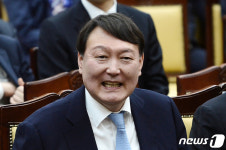 검찰총장 직행 윤석열은 누구?…대학때 전두환에 사형구형