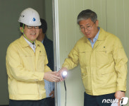 정수장 살피고 나온 조명래 장관