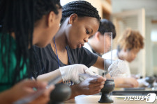 남아공 모뉴먼트 파크高 학생 이제 나도 큐레이터