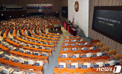 회기결정의 건 통과시키는 문희상 의장