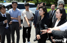 무명용사탑 참배 마친 나경원 원내대표