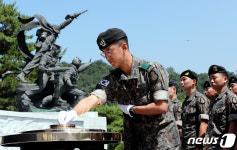 6.25전쟁 69주년 맞아 현충탑 참배 나선 장병들