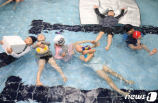 주변 도구 활용한 생존수영