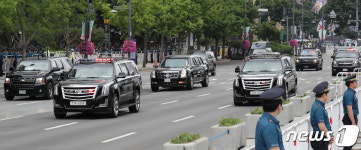 청와대 향하는 도널드 트럼프 美 대통령