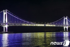 광안대교서 70대 남성 투신…해경 7시간째 수색 중