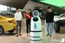 LG 클로이 안내로봇이 현대모터스튜디오서 안내해요