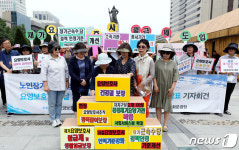 6대 요구안 희망탑쌓기 퍼포먼스 펼치는 요양보호사들
