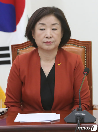 의원총회 참석하는 심상정 의원