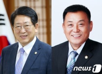 전주시의회 박병술 의장·양영환 의원, 감사패 수상