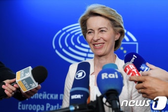 활짝 웃는 폰데어라이엔 EU 새 집행위원장 내정자
