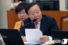 한국당, 국회 예결위원장 후보로 김재원 선출