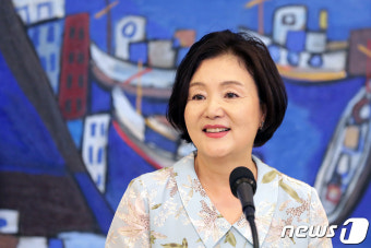 아동양육시설 소속 초·중교생 만난 김정숙 여사