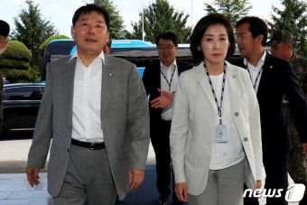 해군 1함대 들어서는 나경원·이철규