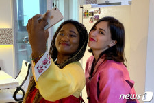 한국 가정에서의 민박과 한복 체험