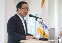 축사하는 김석준교육감