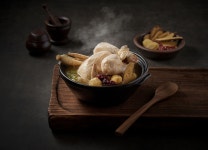 HMR 삼계탕 뜬다…롯데마트, 중복 앞두고 보양식 기획전 열어