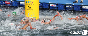 여수 오픈워터 수영...치열한 경쟁