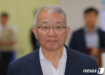 양승태 전 대법원장, '사법농단' 공판 출석