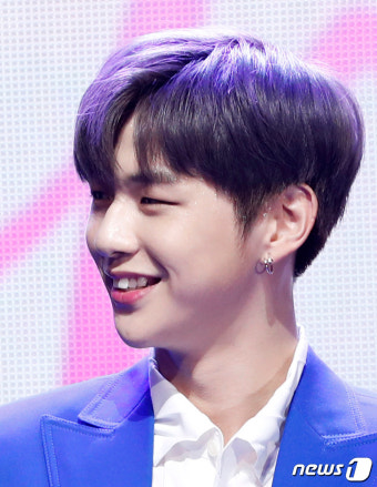 강다니엘, 멍뭉미 넘치는 미소