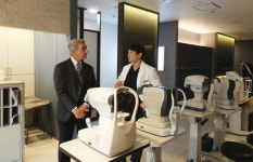 라식라섹 한계점 극복한 스마일라식, 국내 4만5천眼 집도한 의료진 화제