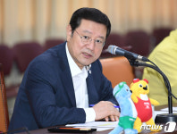 상무지구 클럽 안전사고 대책회의 주재하는 이용섭 광주시장