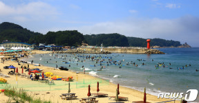 서퍼 가득한 양양기사문해수욕장