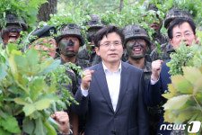 황교안 대표, 육군3사관생도와 기념사진