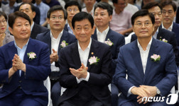 지방자치회관 개관 축하 박수치는 진영-권영진-이춘희
