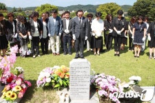 구본영 천안시장, 망향의 동산 위안부 피해자 묘역 참배