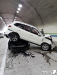 여수 취적터널서 승용차 7대 연쇄추돌…5명 부상