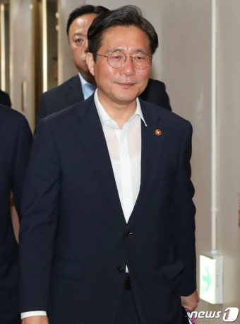 성윤모 장관, 국무회의 참석