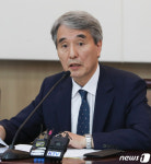 발언하는 허재영 민간위원장