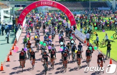 괴산 전국사진공모전 금상에 이운영씨 ‘임꺽정 자전거대행진’