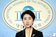 문정선 대변인, 조국 후보자 관련 논평