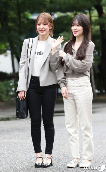 레드벨벳 웬디-아이린, 예쁜 미소가 닮았네