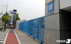 파업으로 정문 닫은 한국지엠(GM)
